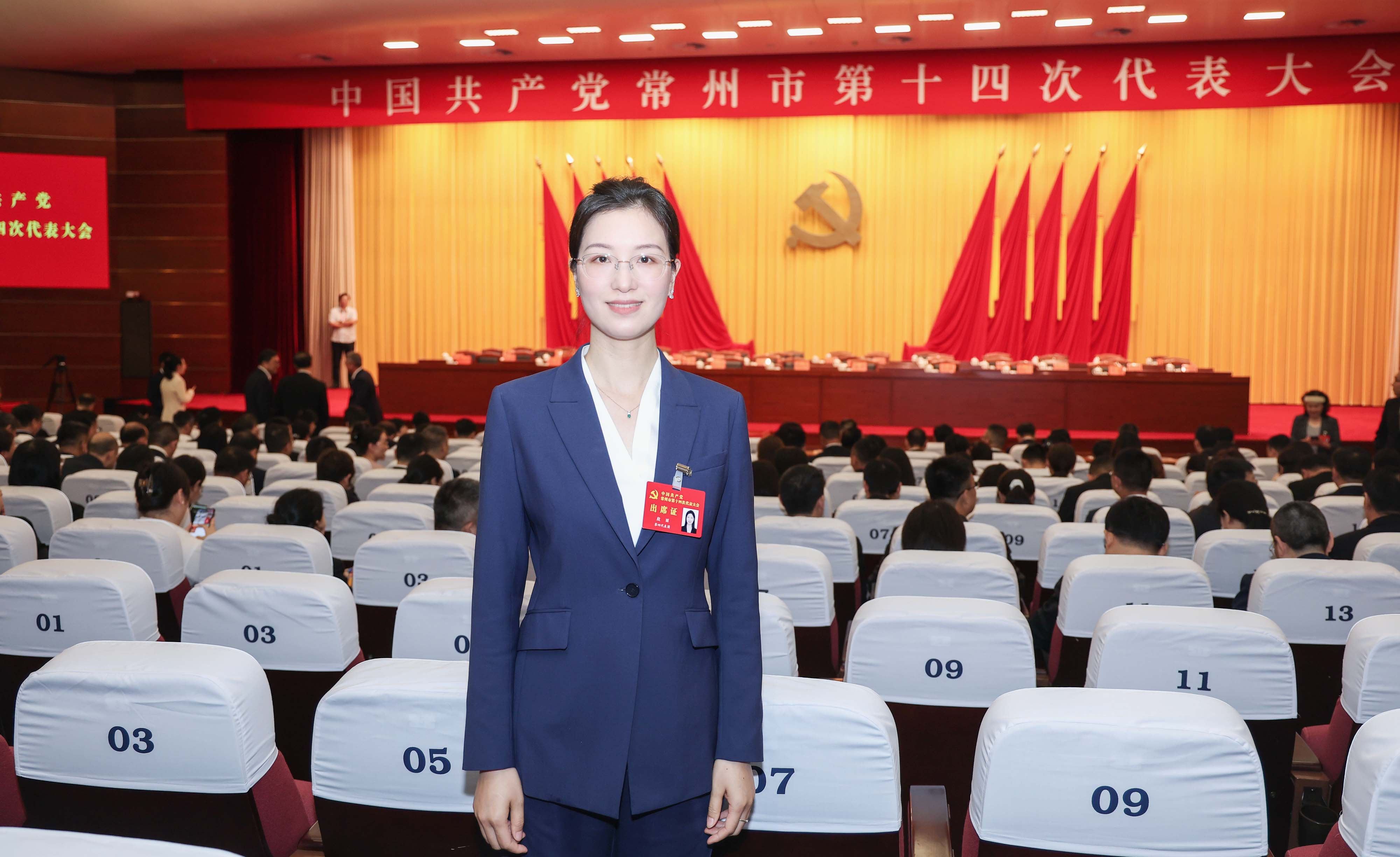 殷丽总 党代会照片.jpg
